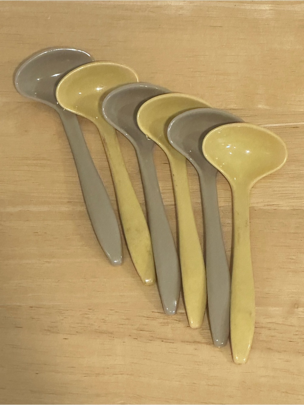 Tupperware tan and harvest, gold Spoons - Set of 6
